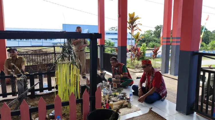 Penutup Ritual Adat Sambut HUT Sanggau ke-410