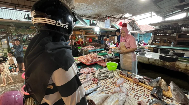 Harga Ikan Mahal, Warga Sanggau Makin Selektif