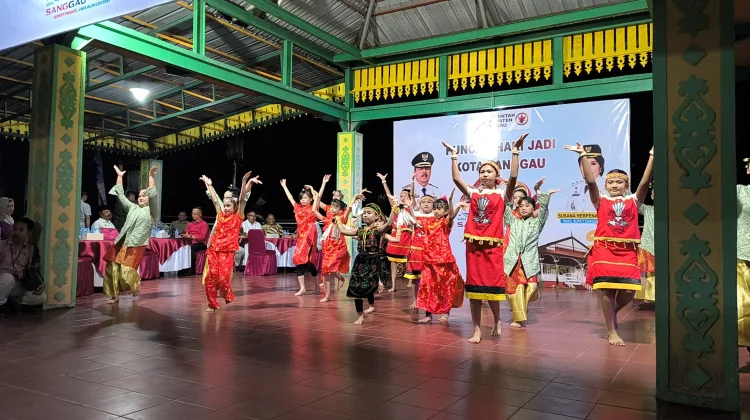 Tarian Multi Etnik Warnai Malam Puncak HUT Sanggau