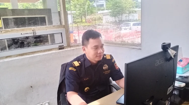 Bea Cukai Entikong Perkuat Edukasi Pelintas Perbatasan