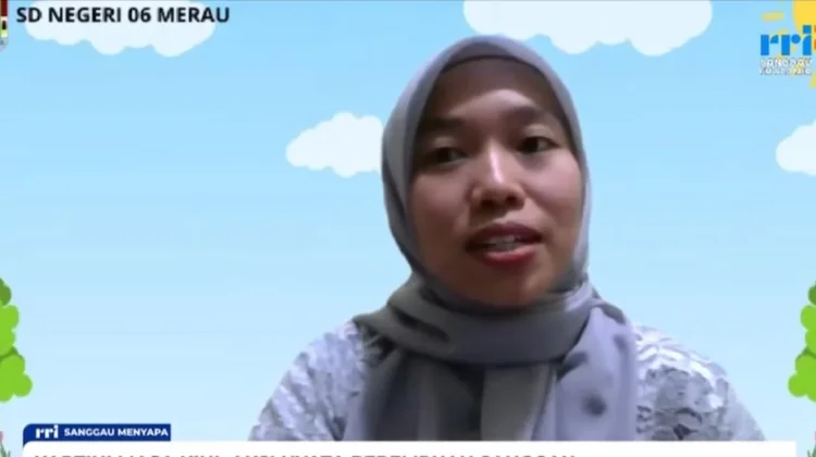 Guru Kreatif Bangkitkan Semangat Siswa di Keterbatasan