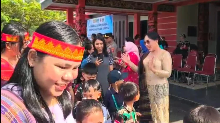 Pelajar TK/PAUD di Sanggau Ikuti Karnaval Hari Kartini