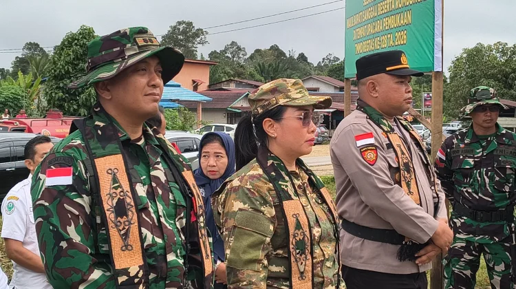 Kemanunggalan TNI-Masyarakat Kunci Sukses TMMD ke-128 di Sanggau
