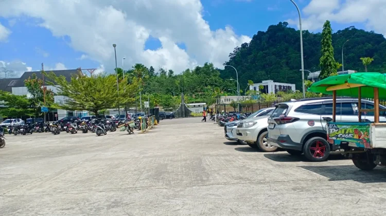 Area Parkir PLBN Entikong Ramai, Pengelola Siapkan Layanan Maksimal