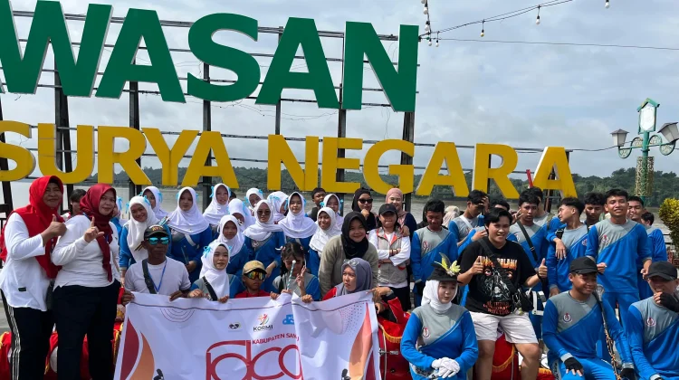 Drumband IDCA Sanggau Ramaikan CFD Muara Kantu