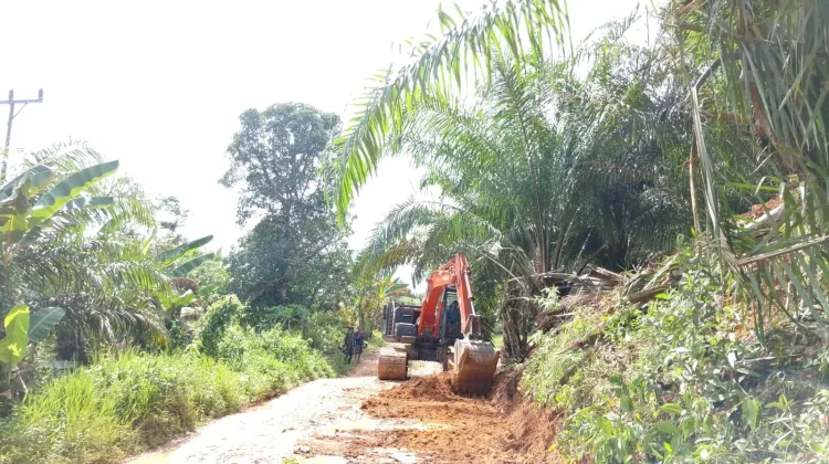 TMMD Sanggau, TNI Bangun 13 Kilometer Jalan di Kembayan