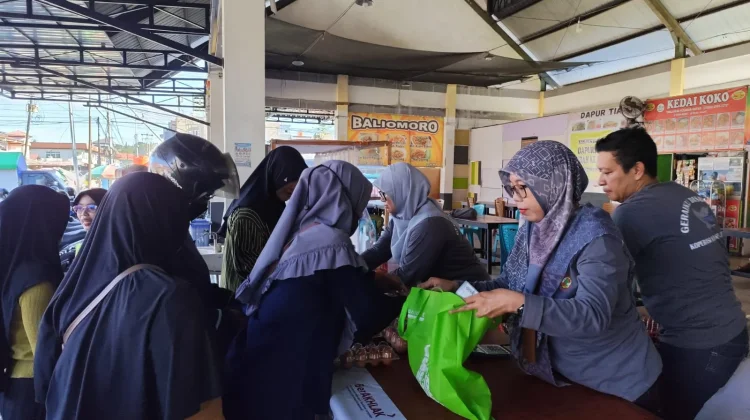 Bazar Telur Murah di Sanggau, Warga Terbantu