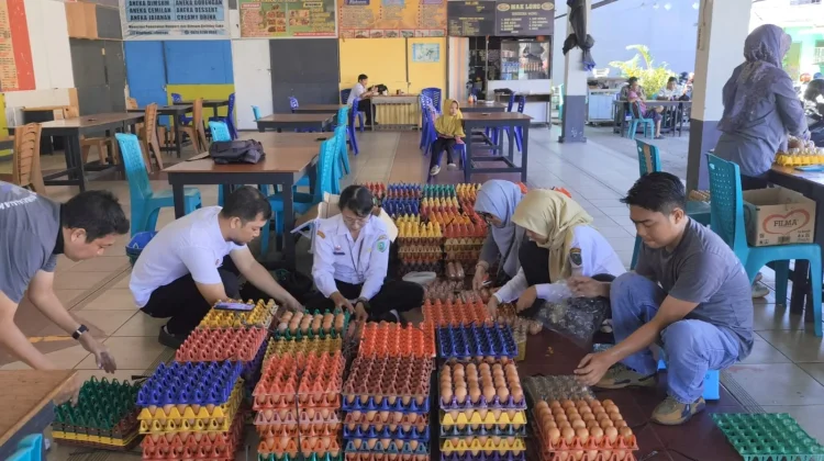 Warga Serbu Bazar Telur di Sanggau
