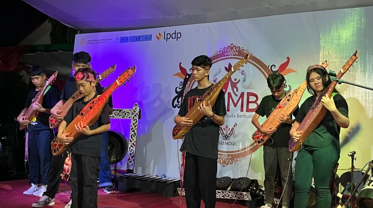 Hujan Deras, Tak Surutkan Semangat Anak-anak Tampil di GLMB
