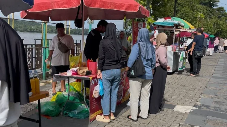 Harga Plastik Naik, UMKM di CFD Sanggau Tertekan