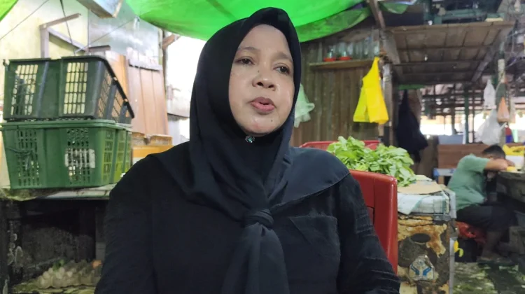 Pedagang di Sanggau Keluhkan Kenaikan Harga Kantung Plastik