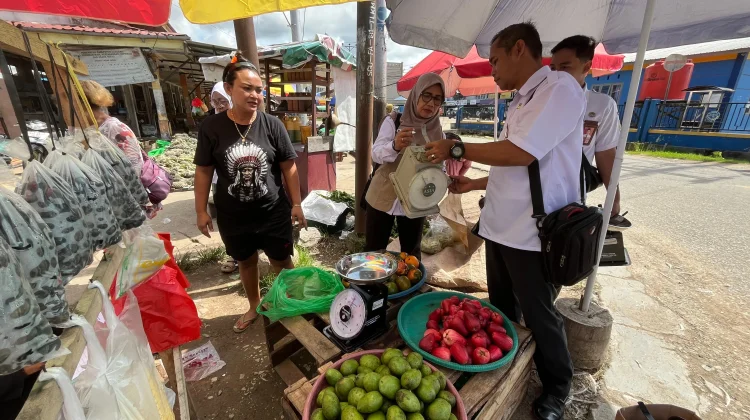 Lindungi Konsumen, Disperindagkop Sanggau Gelar Sidang Tera Timbangan