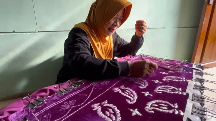 Regenerasi Pengrajin Kain Kalengkang Sanggau Hadapi Kendala
