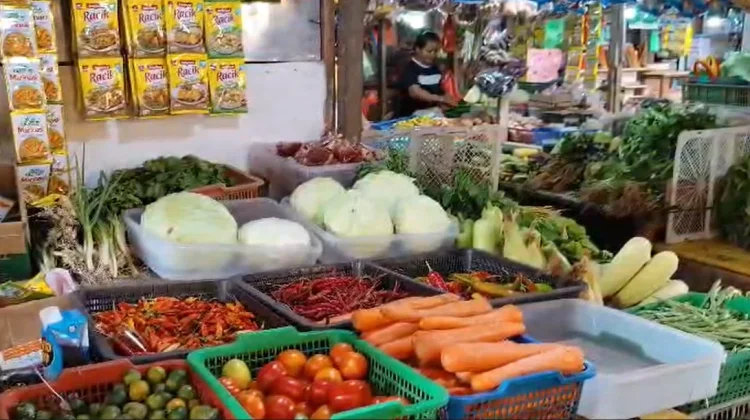 Harga Sayur di Pasar Sentral Sanggau Mulai Stabil