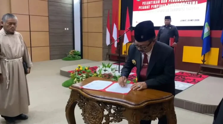 Bupati Sanggau Rotasi Tiga Pejabat Eselon II