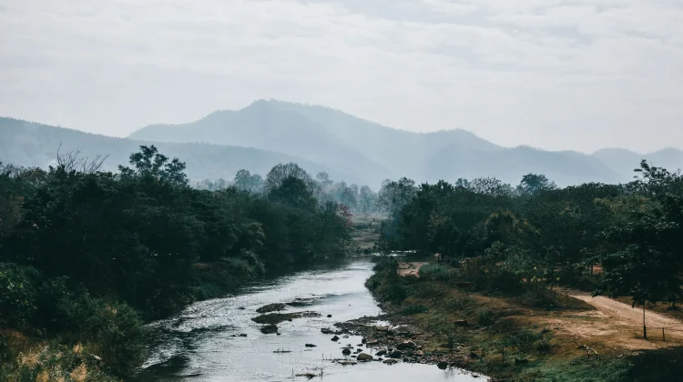 Trik Mengenal Sungai yang Menyimpan Batu Mulia