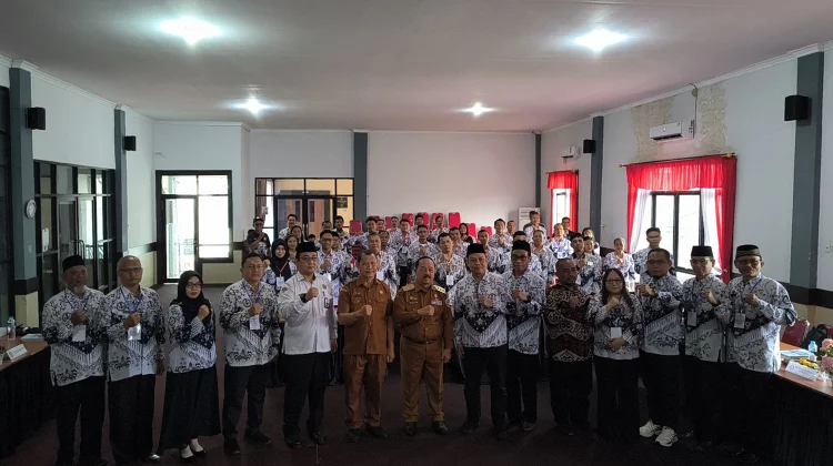 Pemkab Sanggau Alihkan Guru Honor ke PPPK