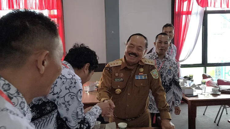 Hadapi Tantangan Global, Bupati Sanggau Minta Guru Melek Digital