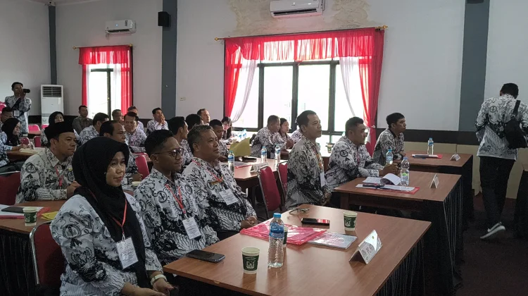 Bupati Sanggau Minta PGRI Jadi Wadah Aspirasi Kebijakan