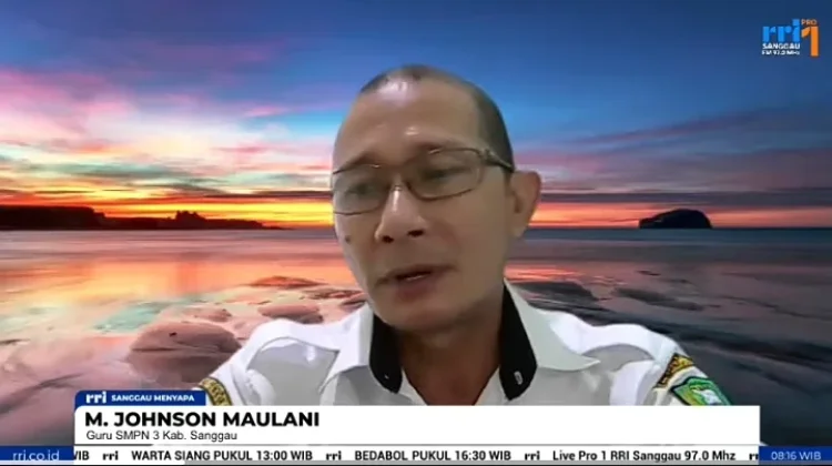 Guru SMPN 3 Sanggau Soroti Pengawasan Penggunaan Media Sosial di Kalangan Pelajar