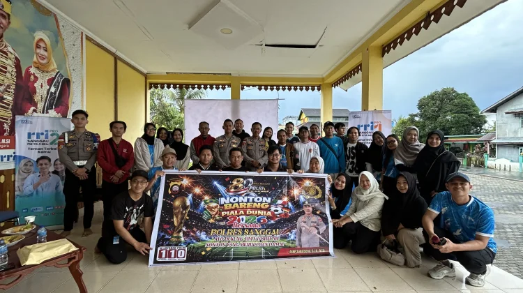 Polres Sanggau Ajak Warga Jaga Kamtibmas Nobar Bola Gembira