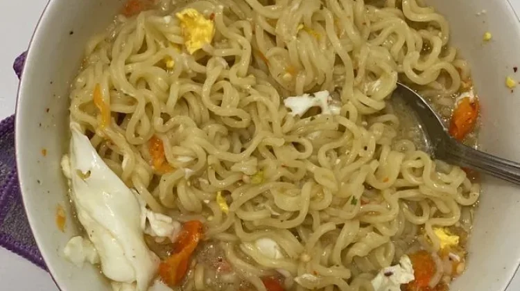 Bahaya Konsumsi Mie Instan Setiap Hari bagi Kesehatan