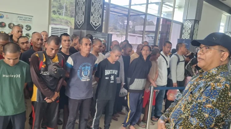 Malaysia Deportasi 160 WNI Melalui Entikong