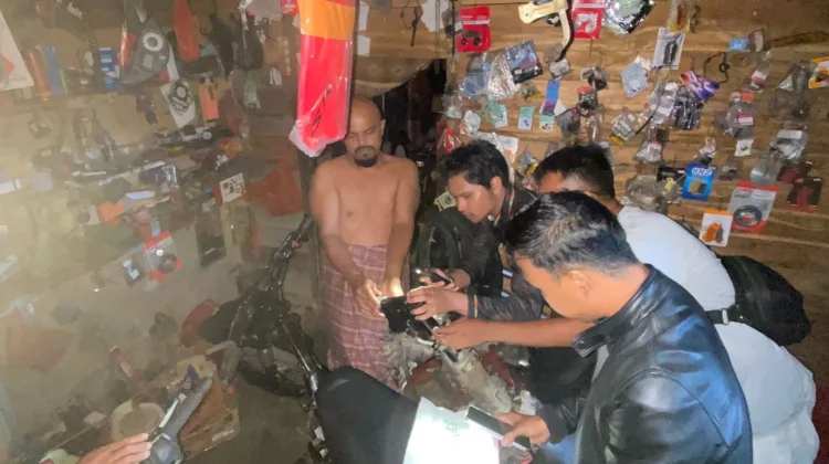 Polisi Tangkap Maling Motor di Sekayam