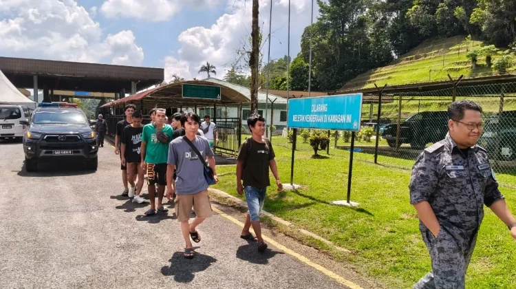 Puluhan WNI Bermasalah Dipulangkan dari Malaysia Melalui Entikong