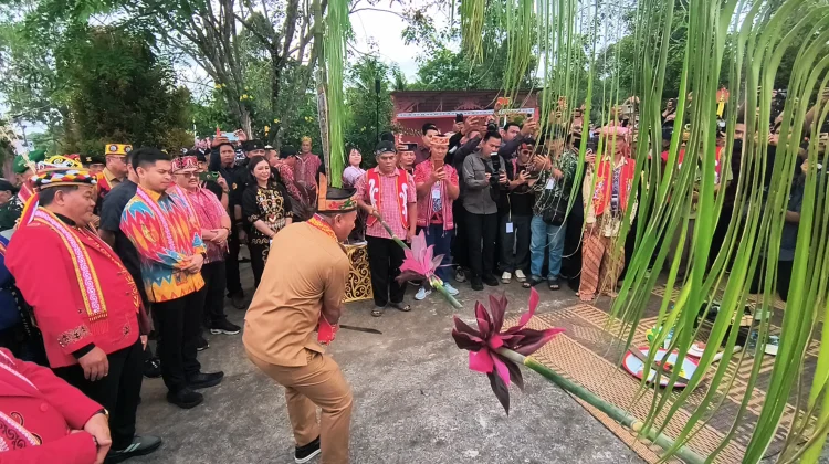 Wagub Kalbar Apresiasi Komitmen Sanggau Jaga Kelangsungan Adat Dayak
