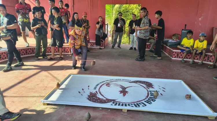 Lomba Gasing Berlangsung Meriah dalam Gawai Dayak Sanggau
