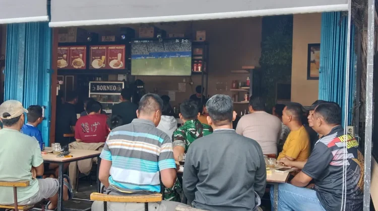 Nobar Piala Dunia, Koramil Kapuas Perkuat Kemanunggalan TNI-Rakyat