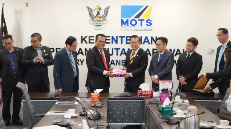 Indonesia-Malaysia Sepakat Buka Rute Bus Kuching-Putussibau