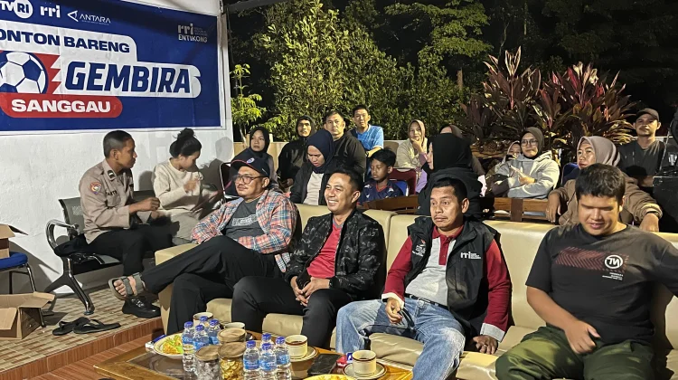 Camat Tayan Hulu Antusias Hadiri Nobar RRI