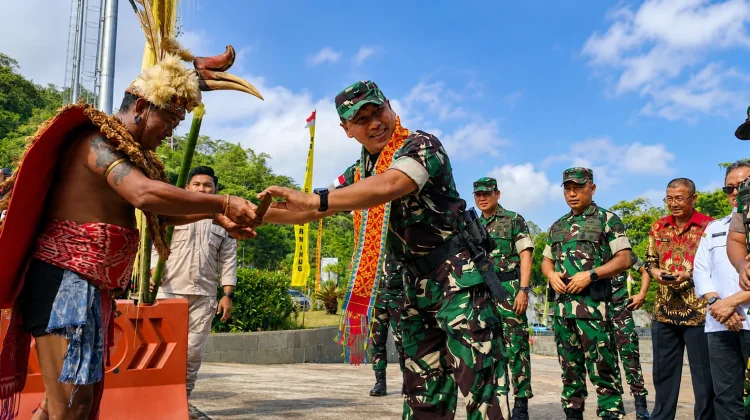 TNI Rehab 75 Rumah Tidak Layak Huni di Perbatasan
