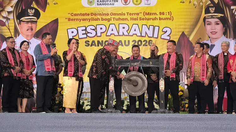 Bupati Sanggau Buka Pesparani II Kabupaten Sanggau di Parindu