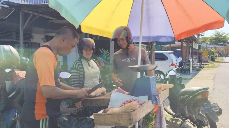 Harga Daging Babi di Sanggau Stabil
