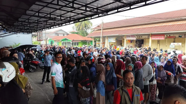 Warga Serbu Operasi Pasar Murah jelang HUT RI
