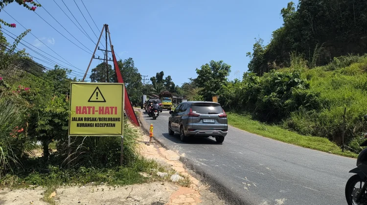 Pemkab Sanggau Usul Penanganan Jalan Rawan Kecelakaan Sanggau–Sekadau