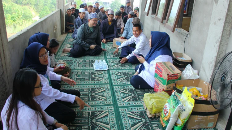 Ponpes Al-Fatih Sambut Bantuan Sembako RRI Sanggau