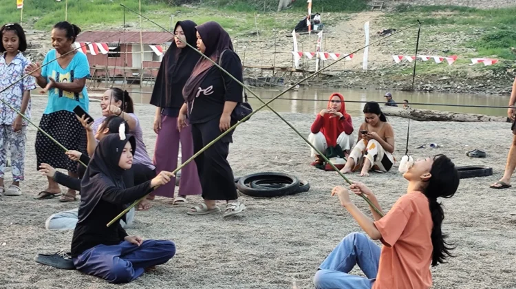 Pasir Timbul di Sanggau Jadi Arena Semarak HUT ke-81 RI