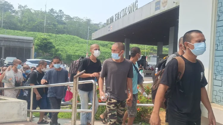 Ratusan WNI Bermasalah Dipulangkan Melalui Entikong