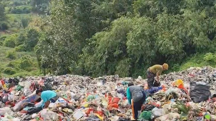 Minim Alat Berat dan BBM, Pengolahan Sampah TPA Sanggau Terhambat