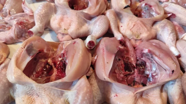 Ayam Beku Naik Harga, Minat Pembeli Menurun