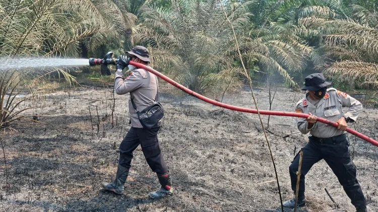 Lemdiklat Polri Edukasi Warga Meliau soal Dampak Karhutla