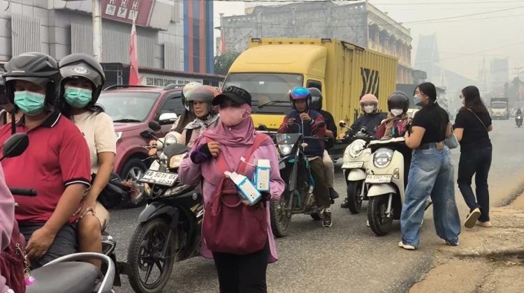 Rumah BUMN Sanggau dan UMKM Bagi Masker Gratis untuk Warga