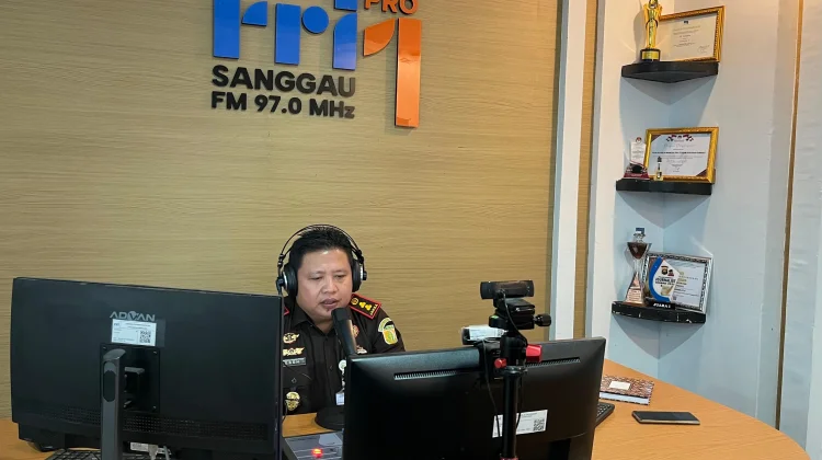 Kajari Eben Jadi Penyiar Tamu Spesial Hari Radio ke-81