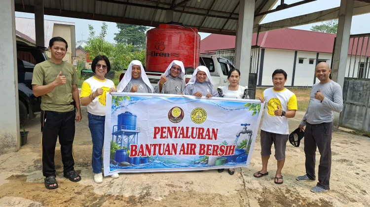 Krisis Air, ISKA Sanggau Salurkan 4.200 Liter Bersih