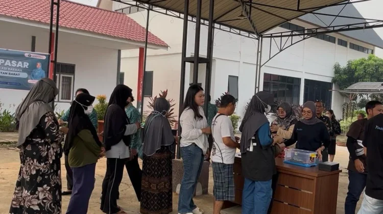 Operasi Pasar Murah Sanggau Diserbu Warga