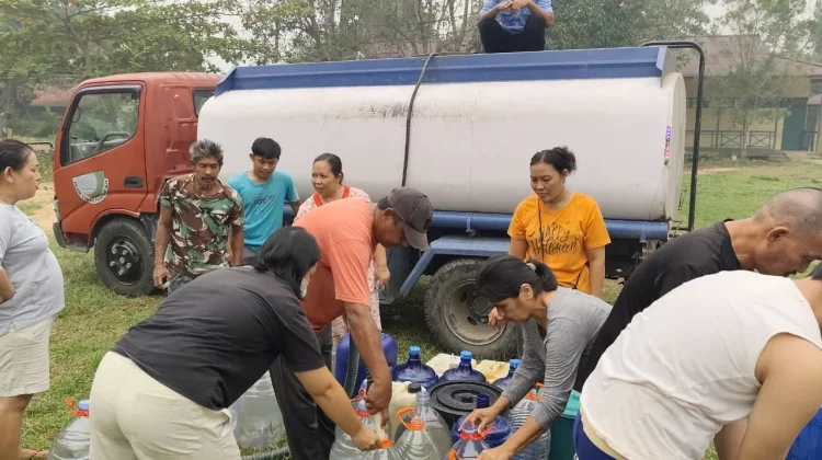 Kemarau Panjang, RRI-Pewarsa Salurkan Bantuan Air Bersih